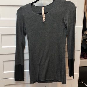 Cotton grey top with leather cuffs